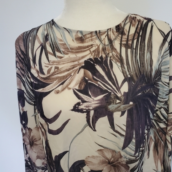 Only open back Blouse - Picture 5 of 11